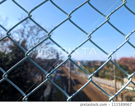 透過柵欄看到的風景 透過柵欄看到的風景 111589067