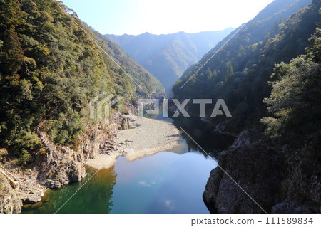 洞羅峽谷「從山彥橋眺望」/奈良縣、三重縣、和歌山縣【國家特別名勝吉野熊野國立公園】 洞羅峽谷「從山彥橋眺望」/奈良縣、三重縣、和歌山縣【國家特別名勝吉野熊野國立公園】 111589834