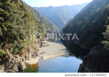 洞羅峽谷「從山彥橋眺望」/奈良縣、三重縣、和歌山縣【國家特別名勝吉野熊野國立公園】 洞羅峽谷「從山彥橋眺望」/奈良縣、三重縣、和歌山縣【國家特別名勝吉野熊野國立公園】 111589835