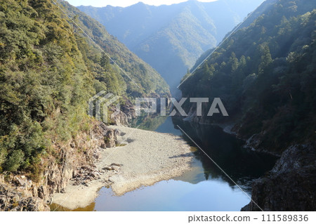 洞羅峽谷「從山彥橋眺望」/奈良縣、三重縣、和歌山縣【國家特別名勝吉野熊野國立公園】 洞羅峽谷「從山彥橋眺望」/奈良縣、三重縣、和歌山縣【國家特別名勝吉野熊野國立公園】 111589836