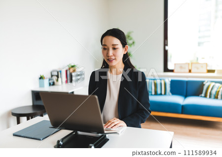 工作的女人 111589934