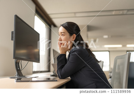 焦慮的女人（商務人士） 111589936