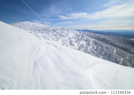 Spectacular winter view of Mt. Moriyoshi, the summit and distant Akita Komagatake, Akita Prefecture 111590336