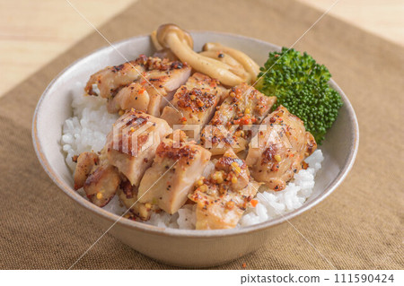 Spiced chicken bowl Spiced chicken bowl 111590424