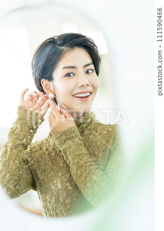 Woman wearing accessories Woman wearing accessories 111590466