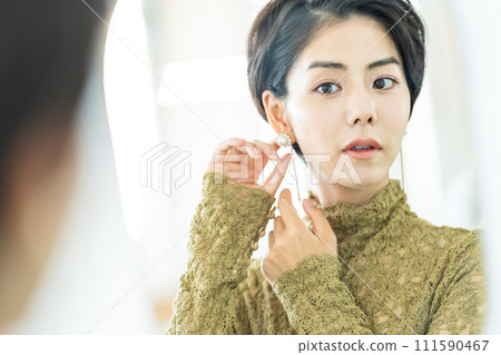 Woman wearing accessories Woman wearing accessories 111590467