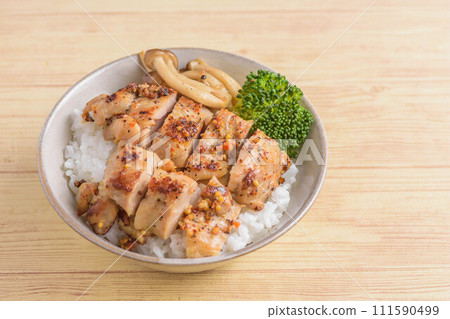 Spiced chicken bowl Spiced chicken bowl 111590499