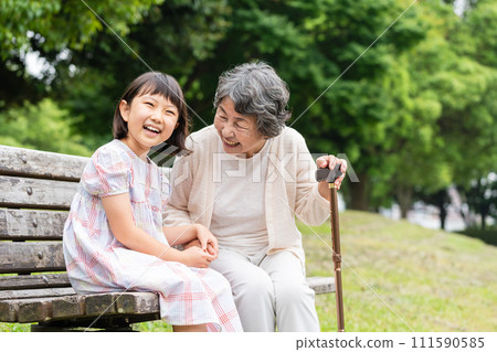 高級婦女和女孩 111590585
