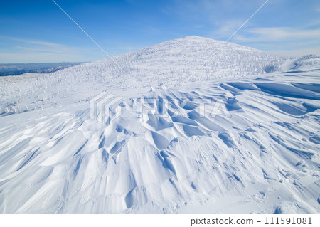 Spectacular winter view of Mt. Moriyoshi, overlooking Shukabura and the summit, Akita Prefecture 111591081