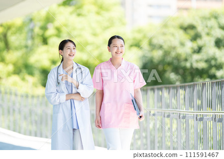 Nurse and female doctor working at a hospital 111591467