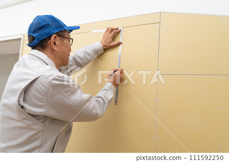 裝修工作：木工加工和測量板 111592250