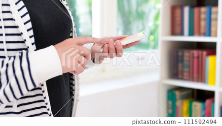 female lifestyle portrait 111592494