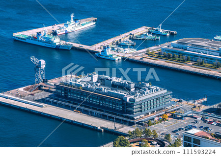 Yokohama cityscape in Japan, overlooking Yokohama Hammerhead etc. 111593224