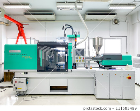 Injecion plastic mold Machine are working 111593489