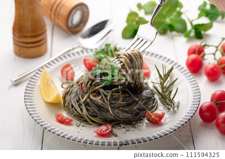Ika-in pasta 111594325