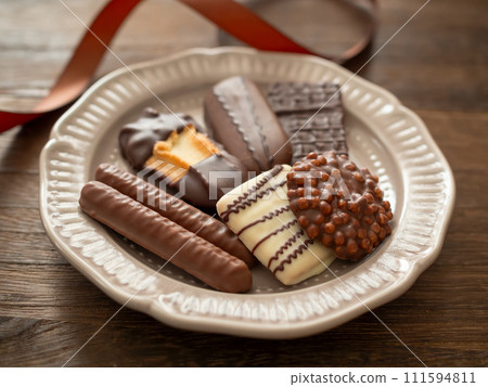 Assortment of chocolate cookies 111594811