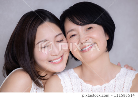 mother and daughter beauty portrait 111595514