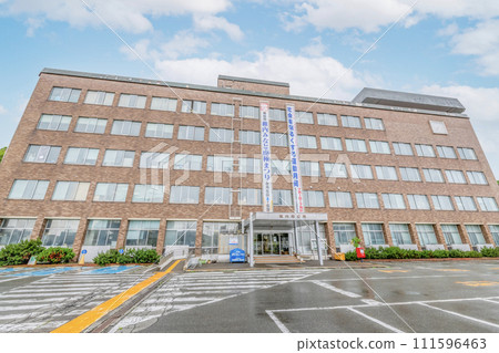 稚內市,北海道,稚內市政府在陽光明媚的日子 稚內市,北海道,稚內市政府在陽光明媚的日子 111596463