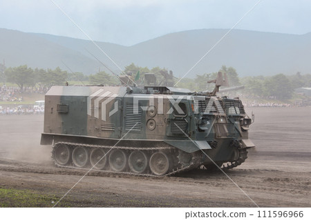 奔跑的日本陸上自衛隊87式砲側彈藥車 111596966