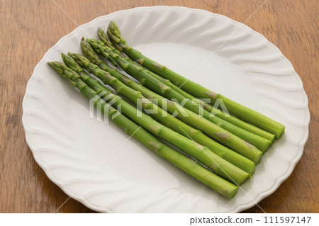 新鮮煮蘆筍沙拉 111597147