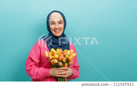 woman with flowers 111597915