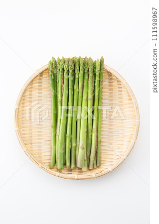 白色背景上的綠蘆筍 白色背景上的綠蘆筍 111598967