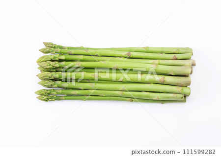 green asparagus on white background 111599282