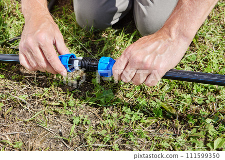 Assembling pipeline for drinking water and watering garden, parts of water supply system are connected with compression coupling fitting. 111599350