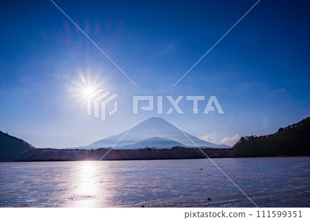 (Yamanashi Prefecture) Frozen Lake Shoji, Mt. Fuji (Yamanashi Prefecture) Frozen Lake Shoji, Mt. Fuji 111599351