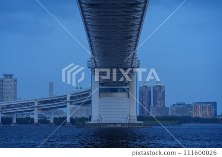 彩虹橋。 111600026