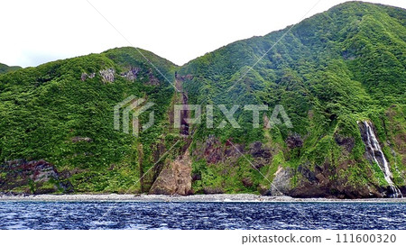 The quay of Mikurashima in the Izu Islands seen from the sea The quay of Mikurashima in the Izu Islands seen from the sea 111600320