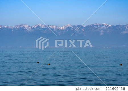 平靜的冬季琵琶湖場景的背景資料 111600436