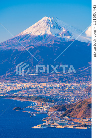 Cityscape of Numazu (Shizuoka Prefecture) and sunset view of Mt. Fuji 111600442