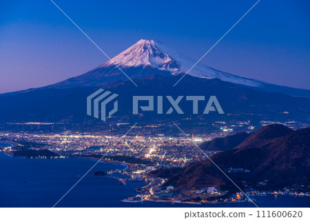 (靜岡縣)沼津路燈和富士山 (靜岡縣)沼津路燈和富士山 111600620