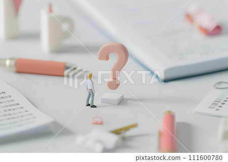 A man thinking with a big question mark-2 (3D) 111600780