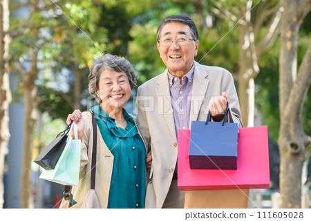 年長夫婦購物 111605028
