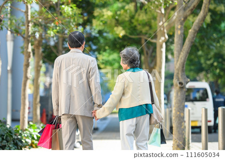 年長夫婦購物 111605034