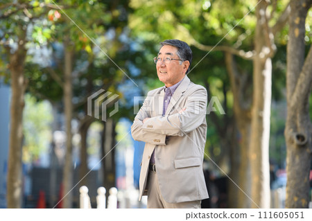 Senior man portrait 111605051