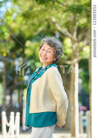 Senior female portrait 111605052