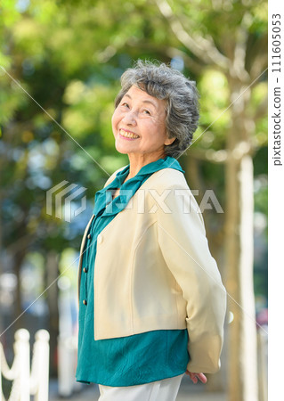 Senior female portrait Senior female portrait 111605053