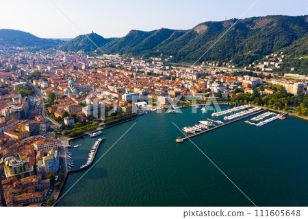 View of Como city on shore of lake 111605648
