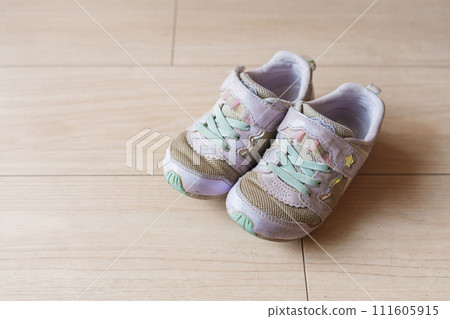 old kids shoes old kids shoes 111605915