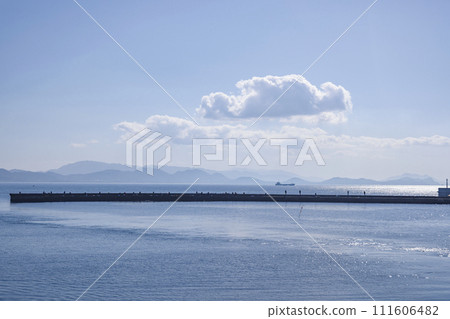 The beautiful sea of Munakata City, Fukuoka Prefecture 111606482