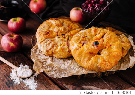 Delicious fresh sweet vertuta with apple 111608101