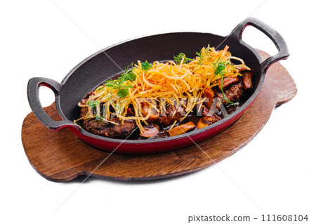 steak with mushrooms and onion chips 111608104