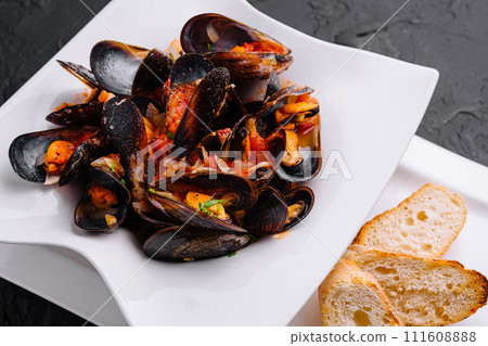 Mussels in tomato sauce and bread toast Mussels in tomato sauce and bread toast 111608888