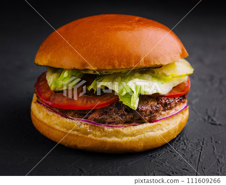 Burger with beef cutlet and fresh vegetables Burger with beef cutlet and fresh vegetables 111609266