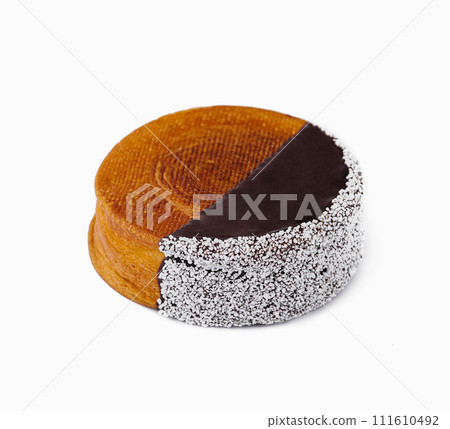 Round Croissant with Chocolate Cream 111610492