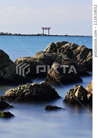 Torii漂浮在海中 Torii漂浮在海中 111610652