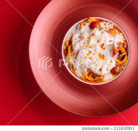 Italian spaghetti pasta with baked cherry tomatoes 111610951